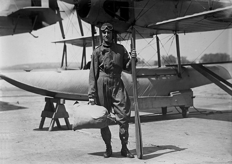 File:Lt com byrd and aircraft.jpg